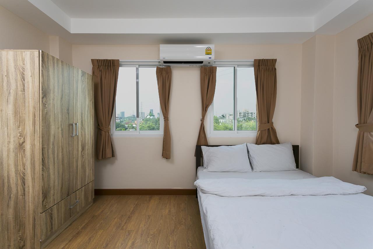Small Space Cafe & Hostel Банкок Екстериор снимка