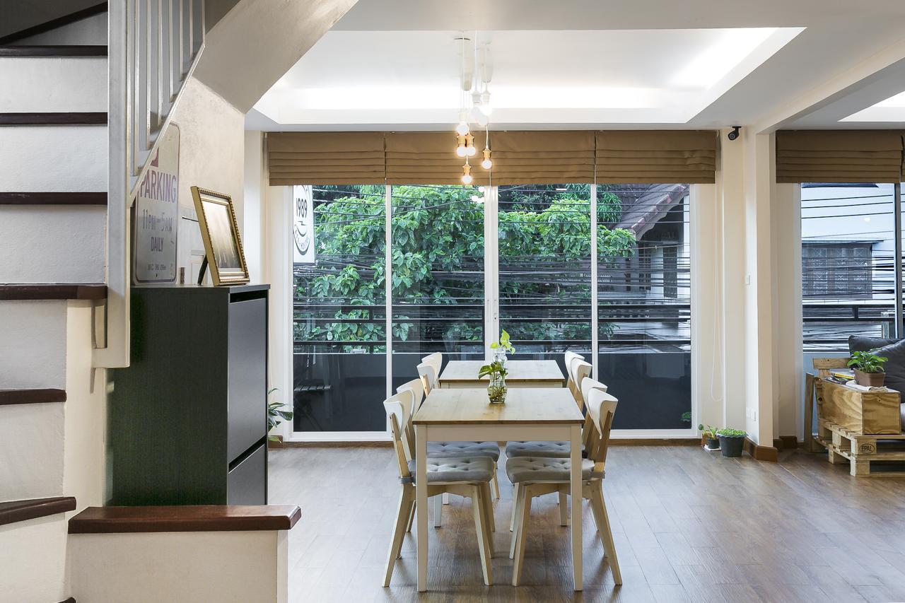 Small Space Cafe & Hostel Банкок Екстериор снимка