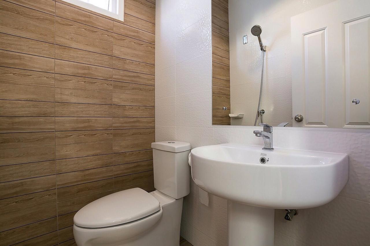 Small Space Cafe & Hostel Банкок Екстериор снимка